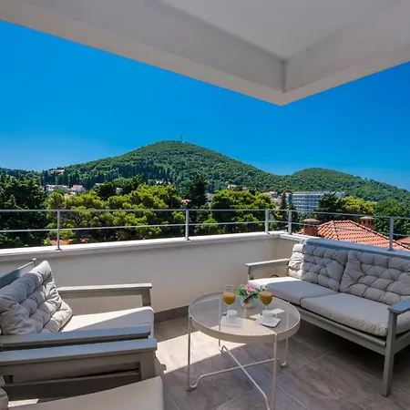 Luxury Mazza -michaela דוברובניק