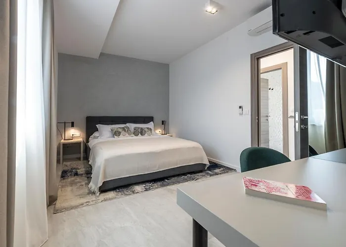 Luxury Mazza -michaela دوبروفينك